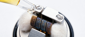 Dobíjecí elektronické cigarety s pody a liquidy jsou nový trend: Proč jim dává přednost stále více vaperů?